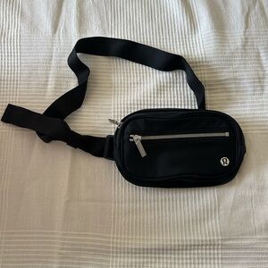 Lululemon belt bag black
